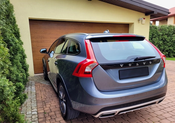 Volvo V60 Cross Country cena 68800 przebieg: 199000, rok produkcji 2017 z Opoczno małe 436